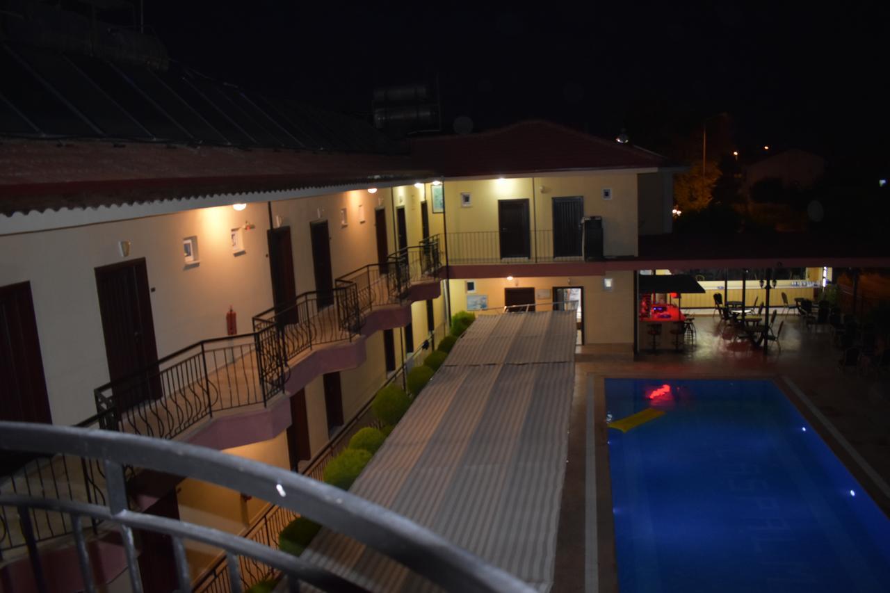 Las Palmeras Hotel Camyuva Exterior photo