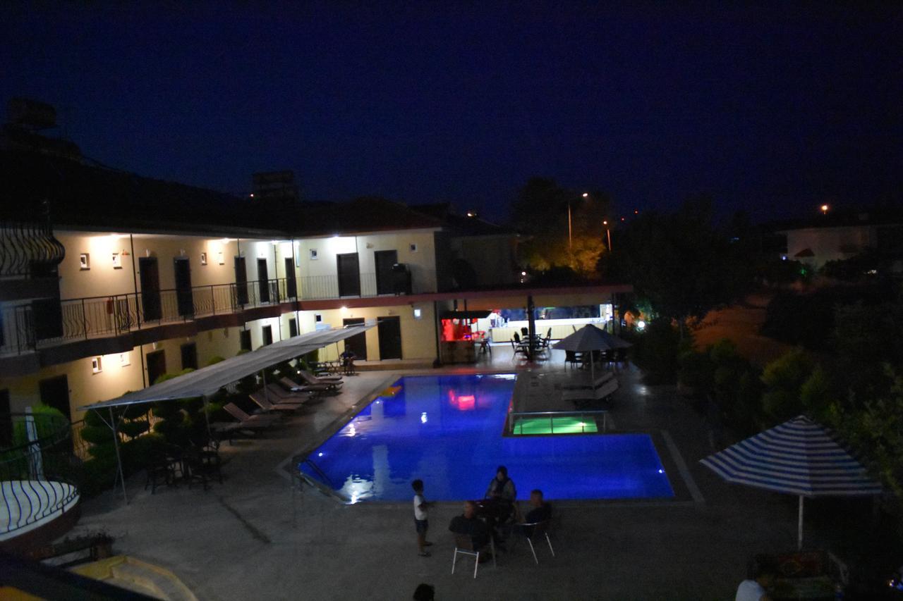 Las Palmeras Hotel Camyuva Exterior photo