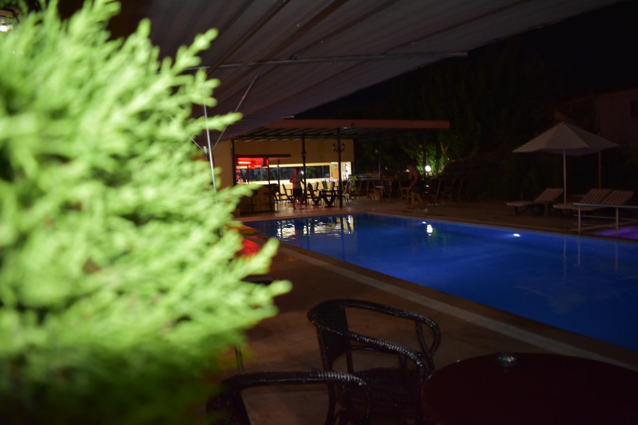 Las Palmeras Hotel Camyuva Exterior photo