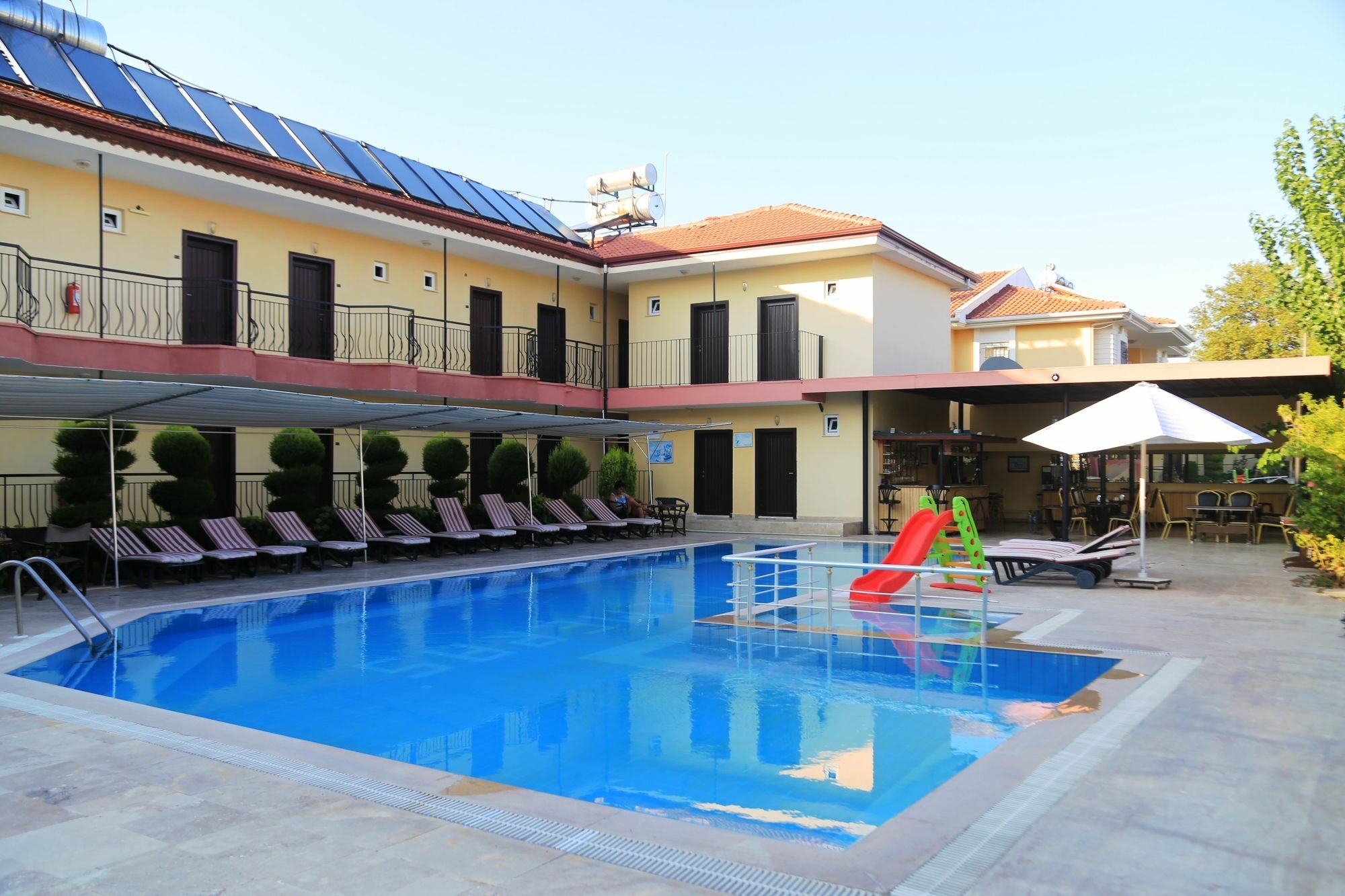 Las Palmeras Hotel Camyuva Exterior photo